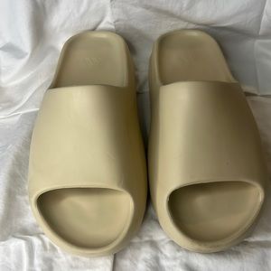 Authentic Yeezy slides Resins